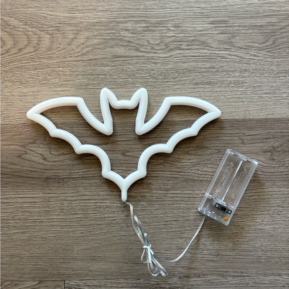 LED Bat Sign - Picture 4 of 4